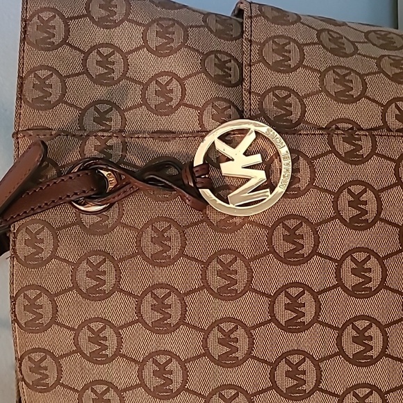 Michael Kors East West Monogram Travel Tote Bag Tan Brown Gold Hardware CarryAll - Picture 3 of 16